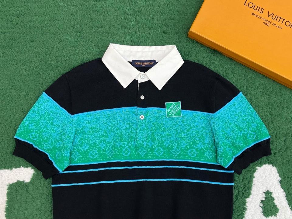 Louis Vuitton 1AGTM3
Iridescent Jacquard Short-Sleeved Polo-duoc-ban-tai-HVIP Shoes & Clothes