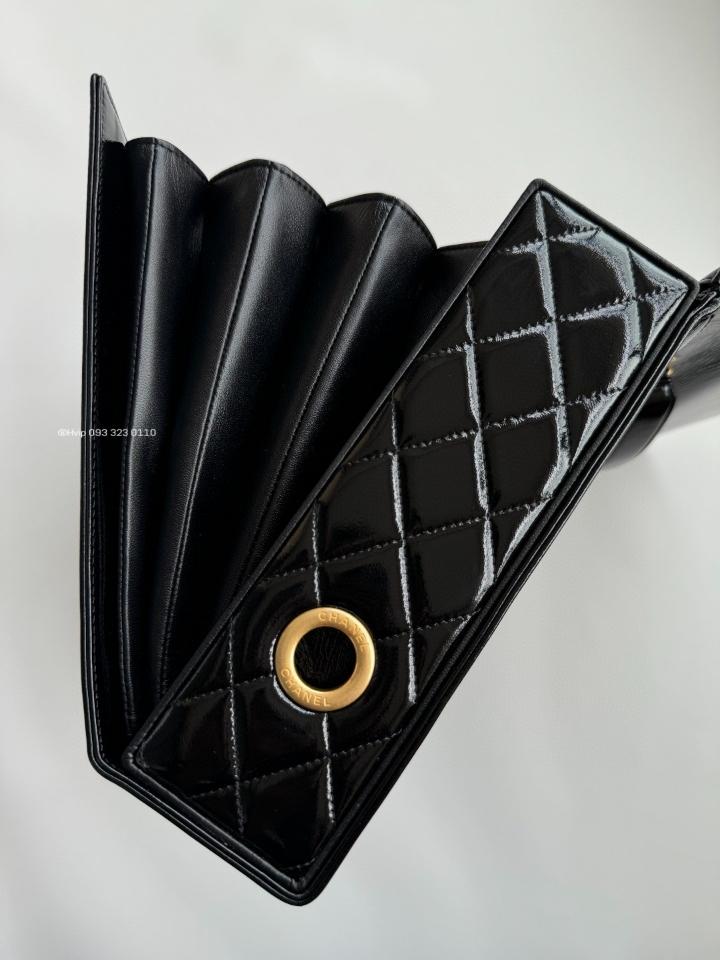 Chanel BRIEFCASE
Patent Crumpled Lambskin & Gold-Tone Metal
Black
AS5016 B17523 94305-duoc-ban-tai-Hvip Bags & Accessories