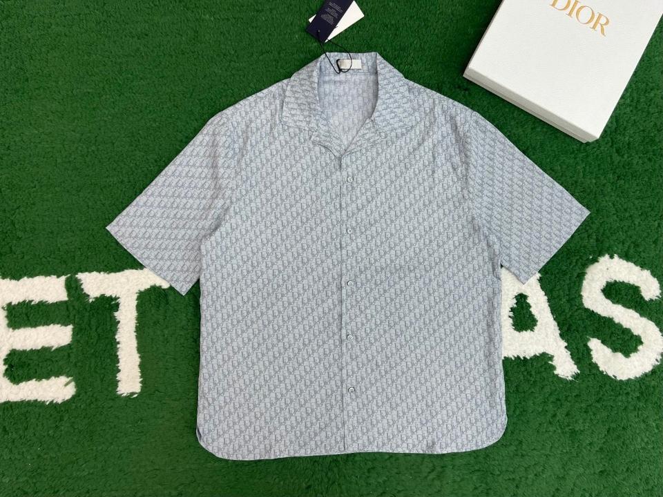 Dior Dior Oblique Short-Sleeved Shirt
Blue Silk and Cotton Jacquard 483C568A5231_C520-duoc-ban-tai-HVIP Shoes & Clothes