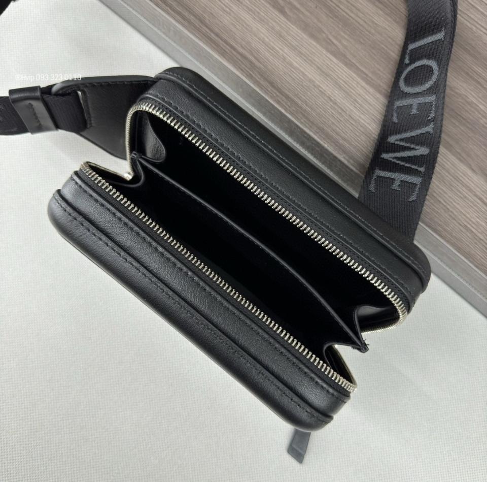 Loewe Molded Sling in smooth calfskin B987W42X07 black Lw1-duoc-ban-tai-Hvip Bags & Accessories