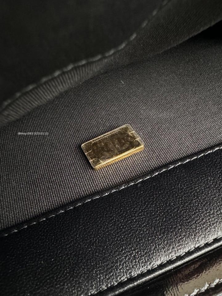 Chanel BRIEFCASE
Patent Crumpled Lambskin & Gold-Tone Metal
Black
AS5016 B17523 94305-duoc-ban-tai-Hvip Bags & Accessories