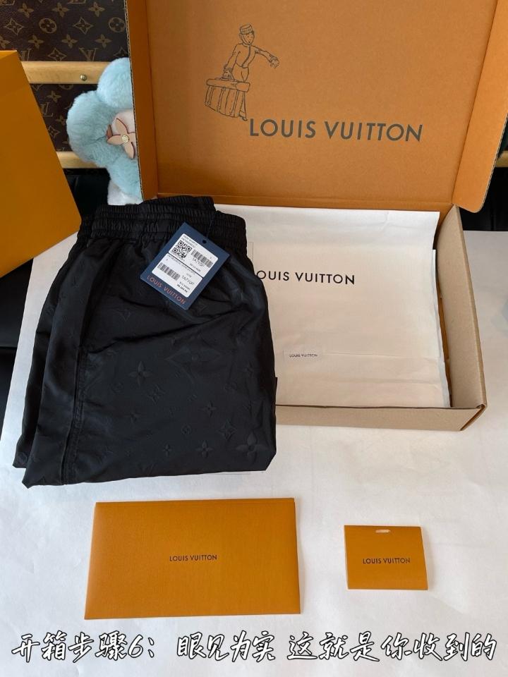 Louis Vuitton 1A7Y0P
Signature Swim Board Shorts black -duoc-ban-tai-HVIP Shoes & Clothes