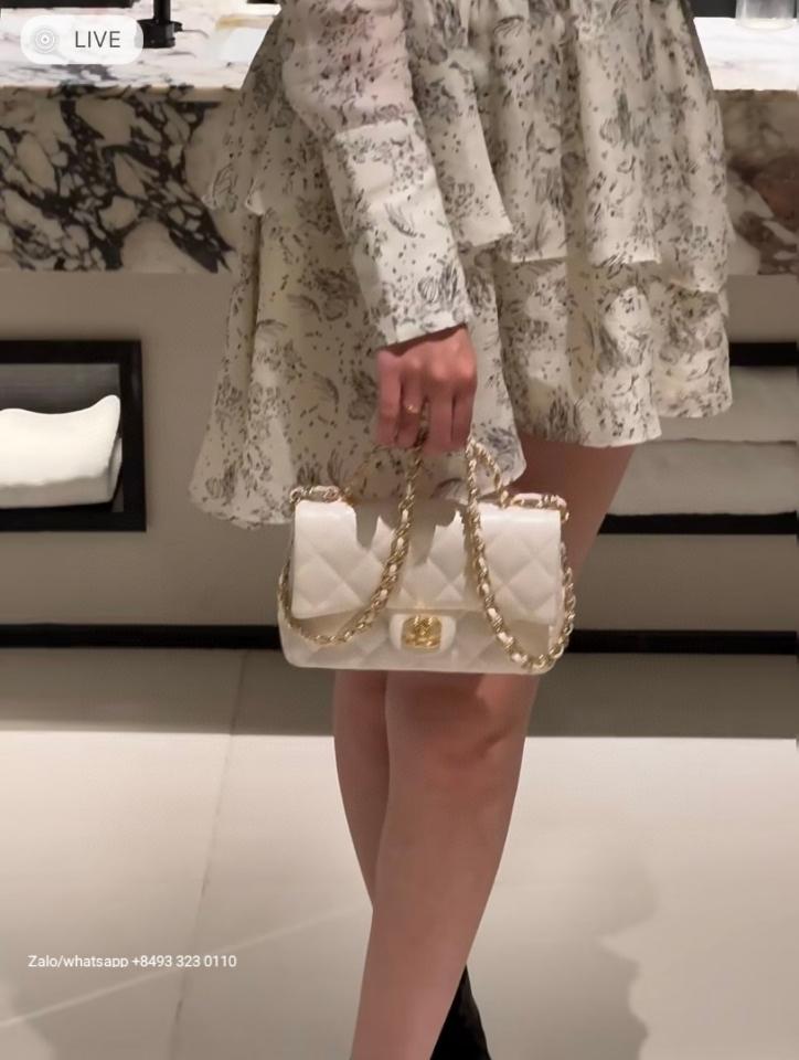 CHANEL MINI FLAP BAG WITH TOP HANDLE
Shiny Lambskin Gold-Tone Metal
White  C2 -duoc-ban-tai-Hvip Bags & Accessories