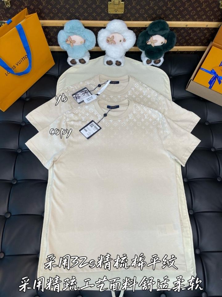 Louis Vuitton 1AHUUM
Monogram Gradient T-Shirt 1-duoc-ban-tai-HVIP Shoes & Clothes