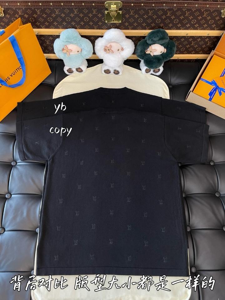 Louis Vuitton 1AHVPT
LV Blason Embroidered Short-Sleeved Crewneck Sao chép-duoc-ban-tai-HVIP Shoes & Clothes