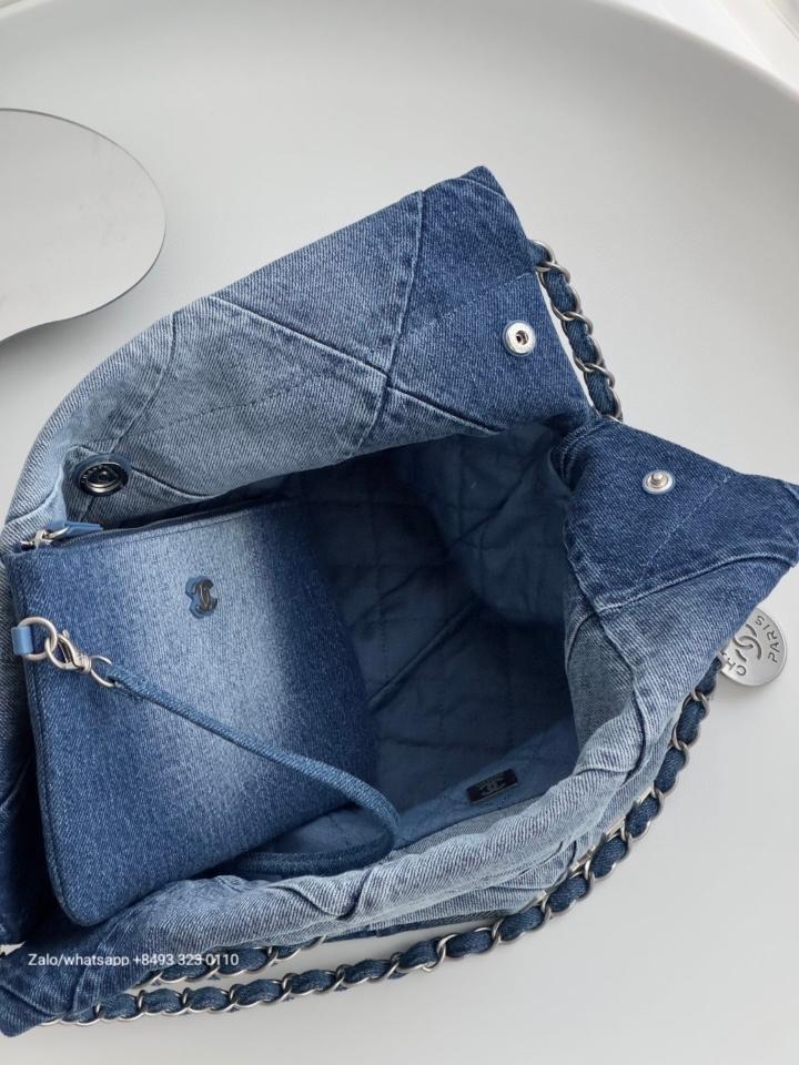 CHANEL 22 Small HANDBAG
Denim blue & dark-Tone Metal
Blue C2  -duoc-ban-tai-Hvip Bags & Accessories