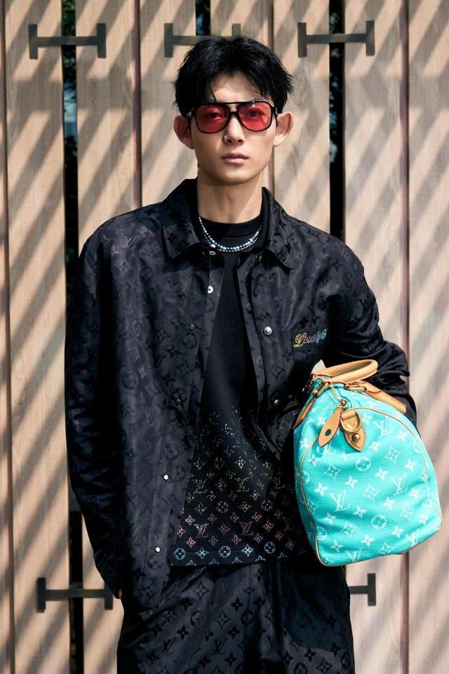 Louis Vuitton 1AGTGO
Monogram Moire Jacquard Silk Overshirt-duoc-ban-tai-HVIP Shoes & Clothes