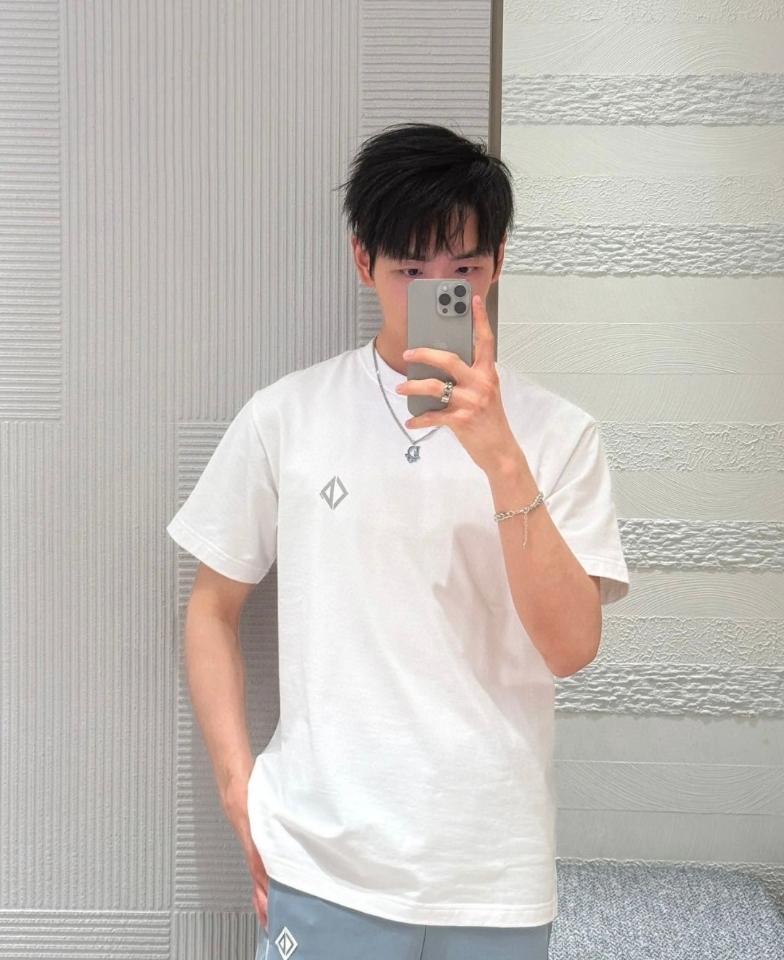 Dior CD Diamond T-Shirt, Relaxed Fit
White Cotton Jersey
593J696A0554_C080 1-duoc-ban-tai-HVIP Shoes & Clothes