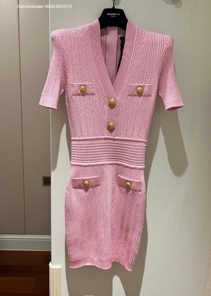 BALMAIN
V-Neck Short-Sleeve Strong-Shoulder Pointelle Knit Mini Dress pink CF0R6032KF24 V3-duoc-ban-tai-Hvip Bags & Accessories