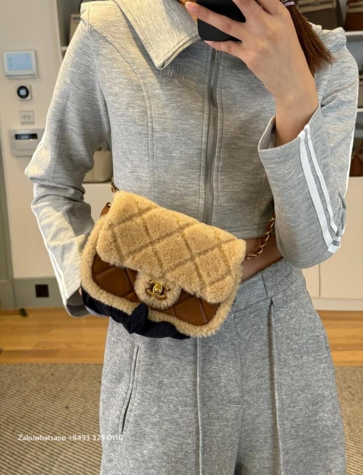 Chanel 24K AS5148 MINI FLAP BAG
 Shearling Lambskin & Gold-Tone Metal 
Beige & Brown -duoc-ban-tai-Hvip Bags & Accessories