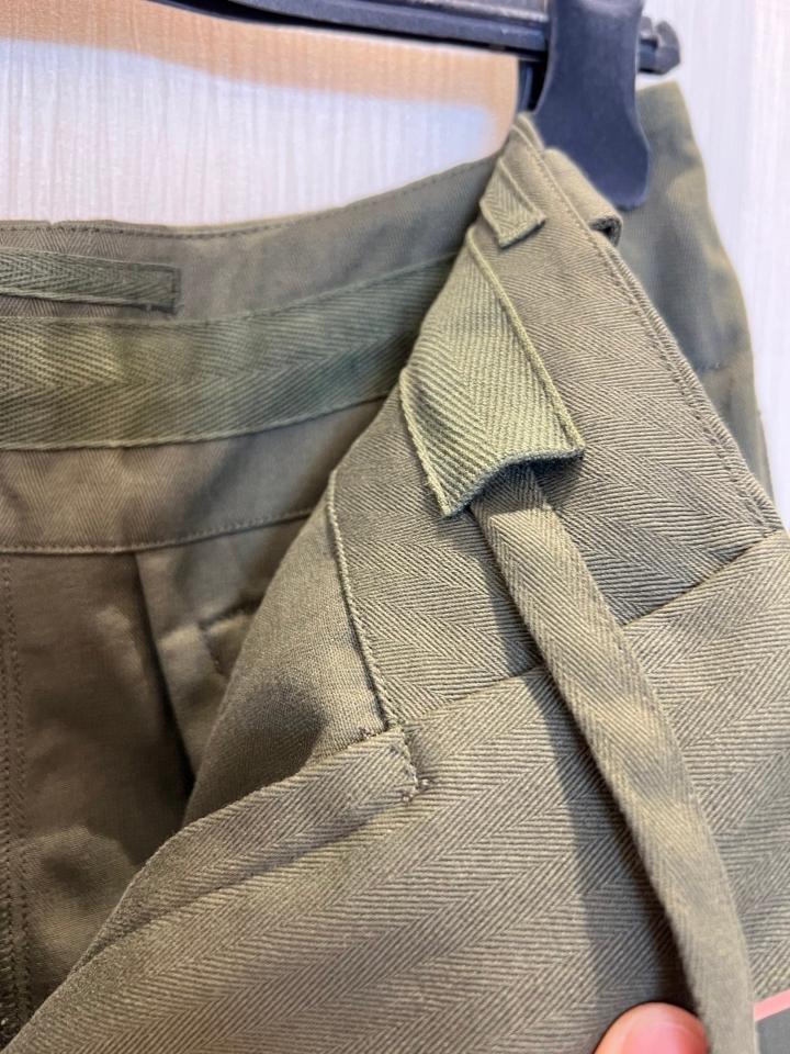 Prada
chevron shorts in khaki green-duoc-ban-tai-HVIP Shoes & Clothes
