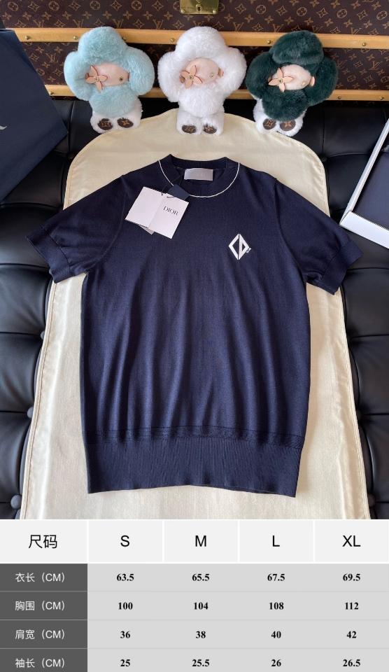Dior CD Diamond navy Short-Sleeved Sweater
Blue Cotton and Silk Jersey 593M604A6001_C980 1-duoc-ban-tai-HVIP Shoes & Clothes