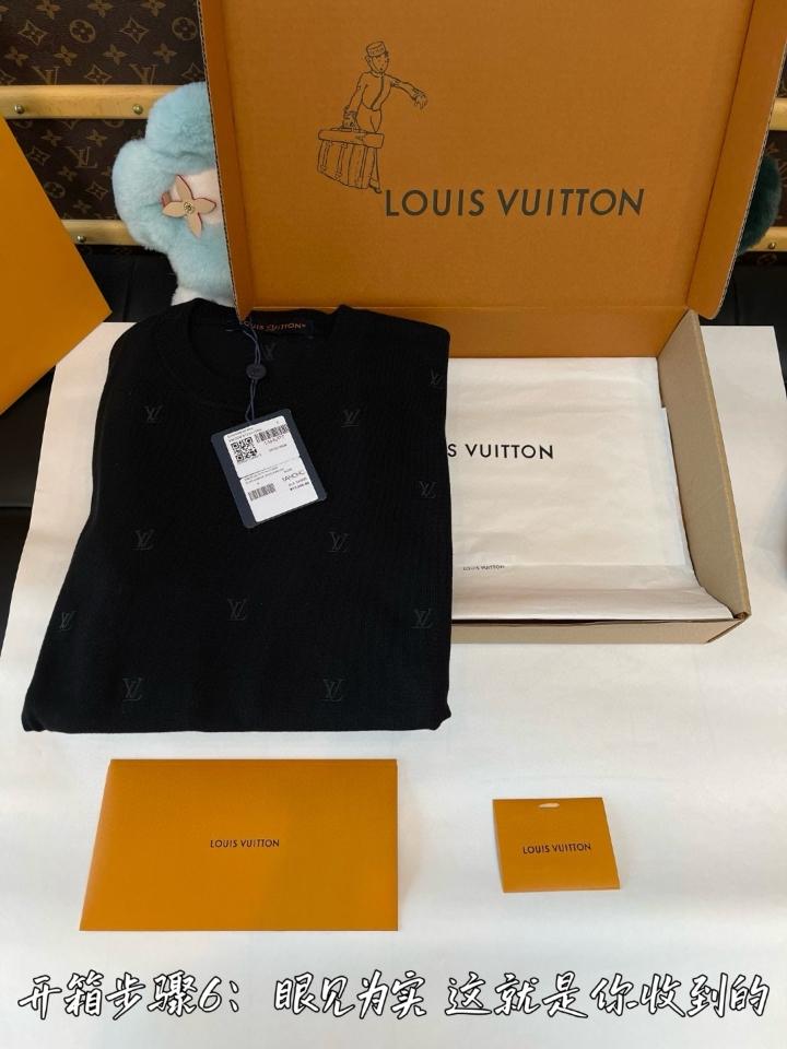 Louis Vuitton 1AHVPT
LV Blason Embroidered Short-Sleeved Crewneck Sao chép-duoc-ban-tai-HVIP Shoes & Clothes