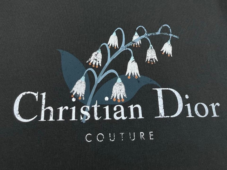 Christian Dior Couture Lily of the Valley T-Shirt, Relaxed Fit
Black Cotton Jersey
593J672B0554_C980-duoc-ban-tai-HVIP Shoes & Clothes