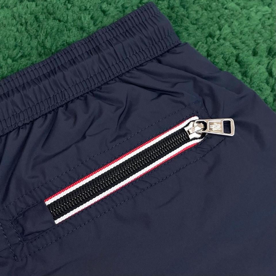 Moncler Logo Patch Swim Shorts
Navy blue -duoc-ban-tai-HVIP Shoes & Clothes