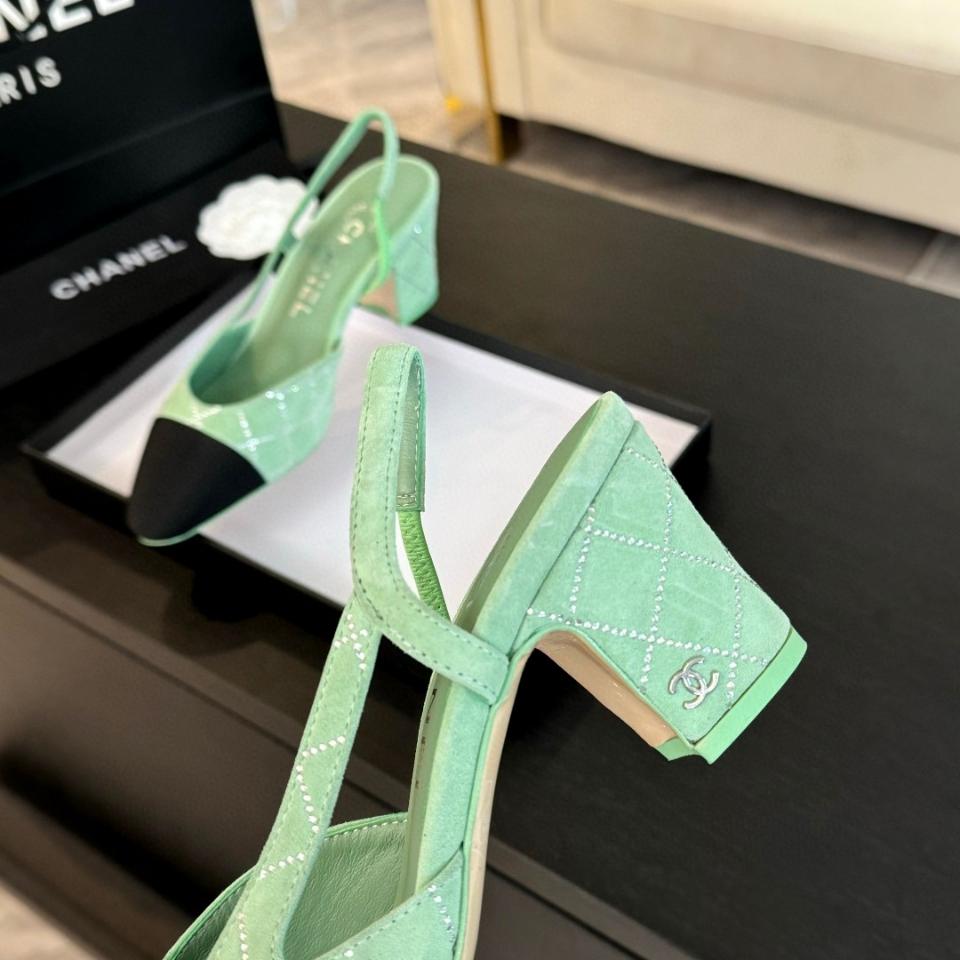 Chanel Cruise 2024/25
Slingbacks
Suede Goatskin & Grosgrain 6,5cm G31318 sh2-duoc-ban-tai-HVIP Shoes & Clothes