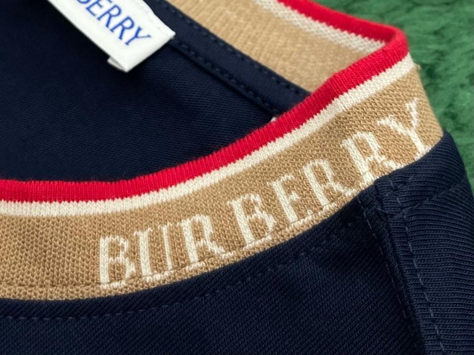 Burberry Men's cotton t-shirt neck logo black -duoc-ban-tai-HVIP Shoes & Clothes