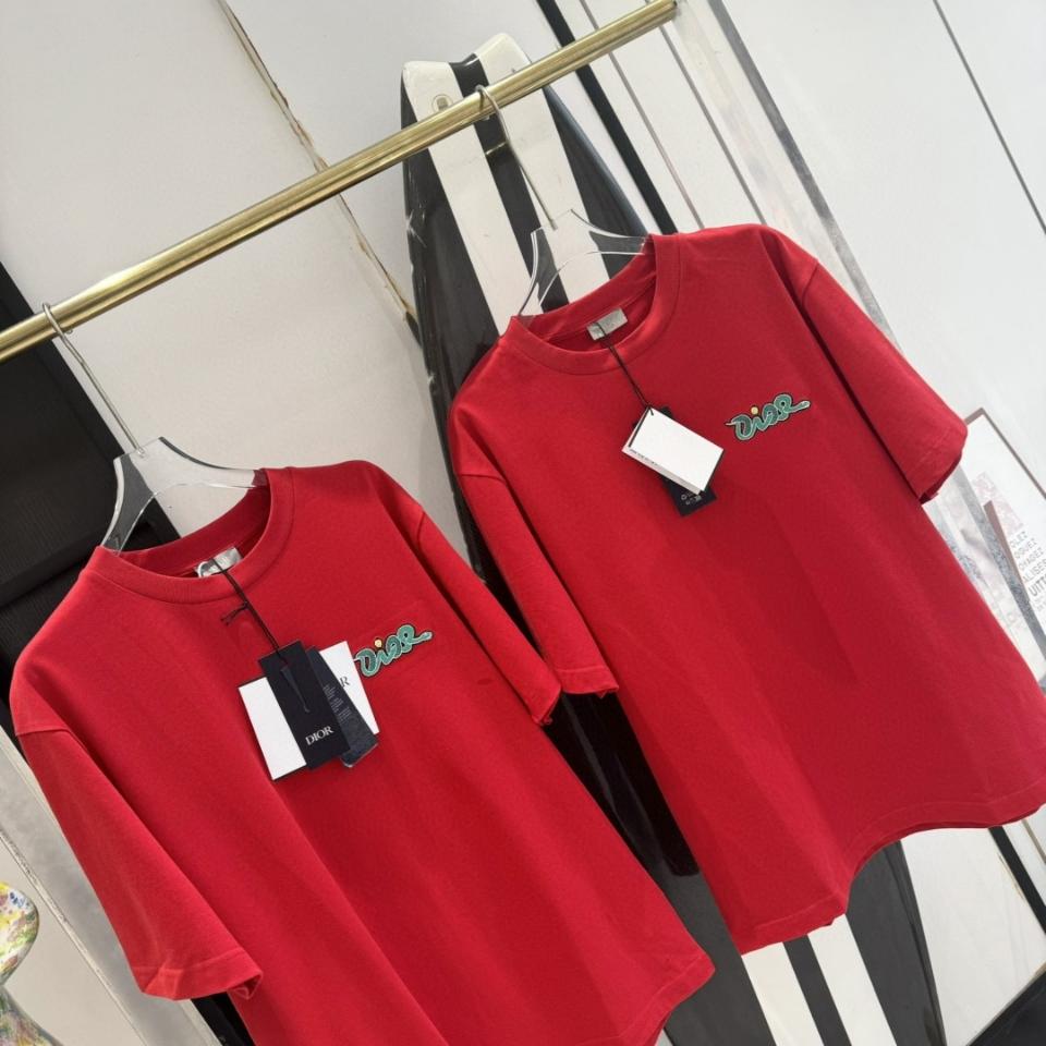 DIOR AND KAWS T-Shirt, Relaxed Fit
Red Cotton Jersey
513J696F0554-duoc-ban-tai-HVIP Shoes & Clothes