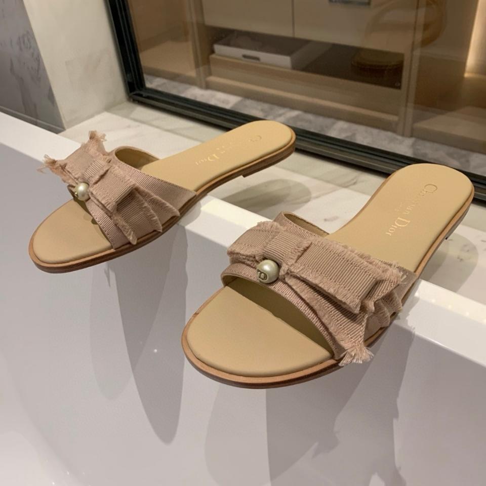 Dior Adiorable Slide
Nude Fringed Grosgrain
KCO282GGN -duoc-ban-tai-HVIP Shoes & Clothes