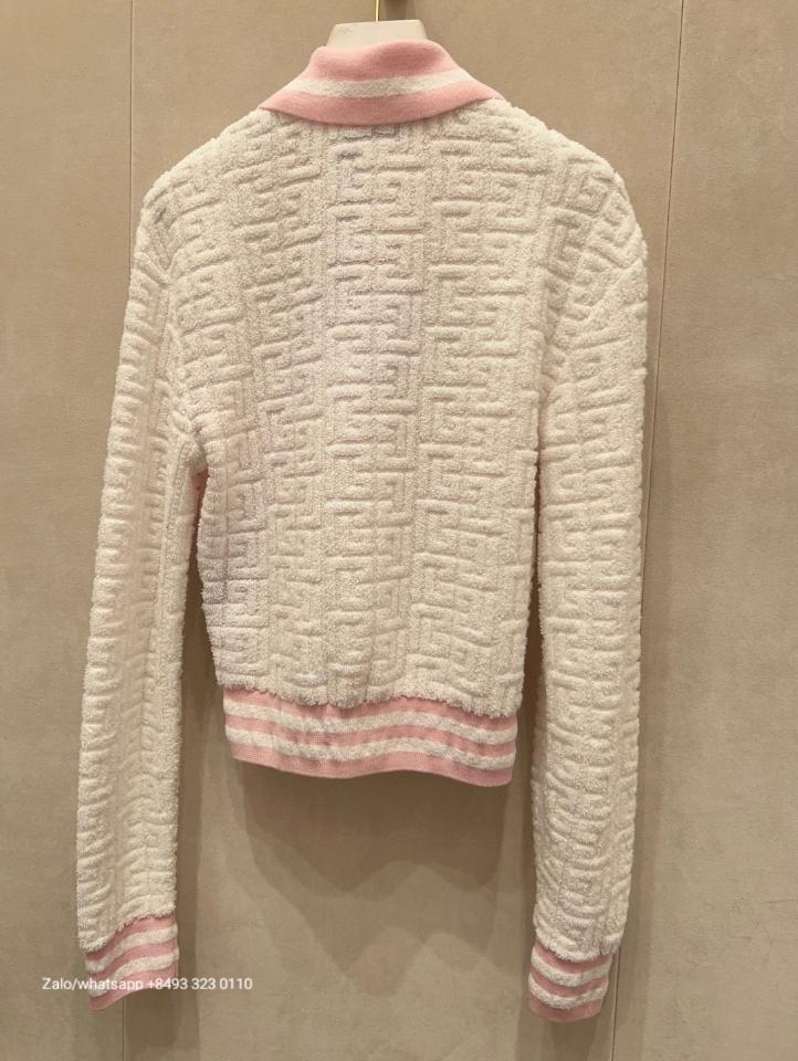 Balmain Monogram knit polo

DF1GD025KE95 V3-duoc-ban-tai-Hvip Bags & Accessories