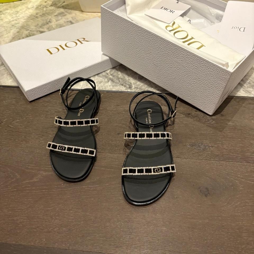 Dior Diorissime Sandal
Black Suede Goatskin and Silver-Tone Strass
KCO237VVV_S900-duoc-ban-tai-HVIP Shoes & Clothes