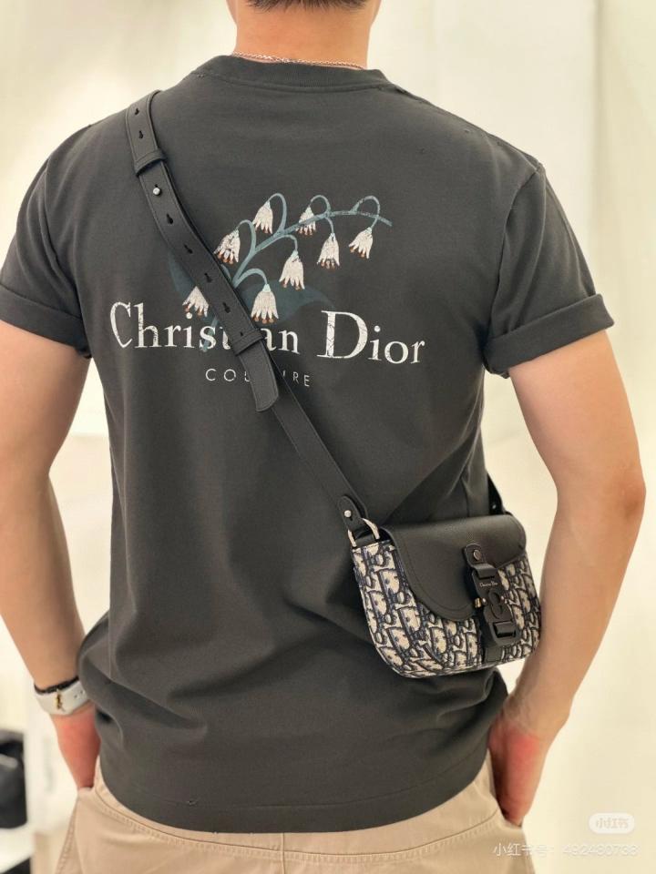 Christian Dior Couture Lily of the Valley T-Shirt, Relaxed Fit
Black Cotton Jersey
593J672B0554_C980 1-duoc-ban-tai-HVIP Shoes & Clothes