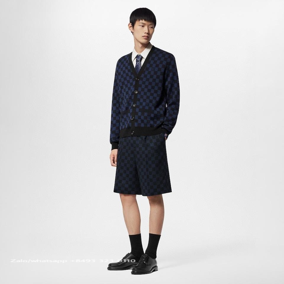 Louis Vuitton 1AFJRX

Wool Cardigan

Tur-duoc-ban-tai-Hvip Bags & Accessories