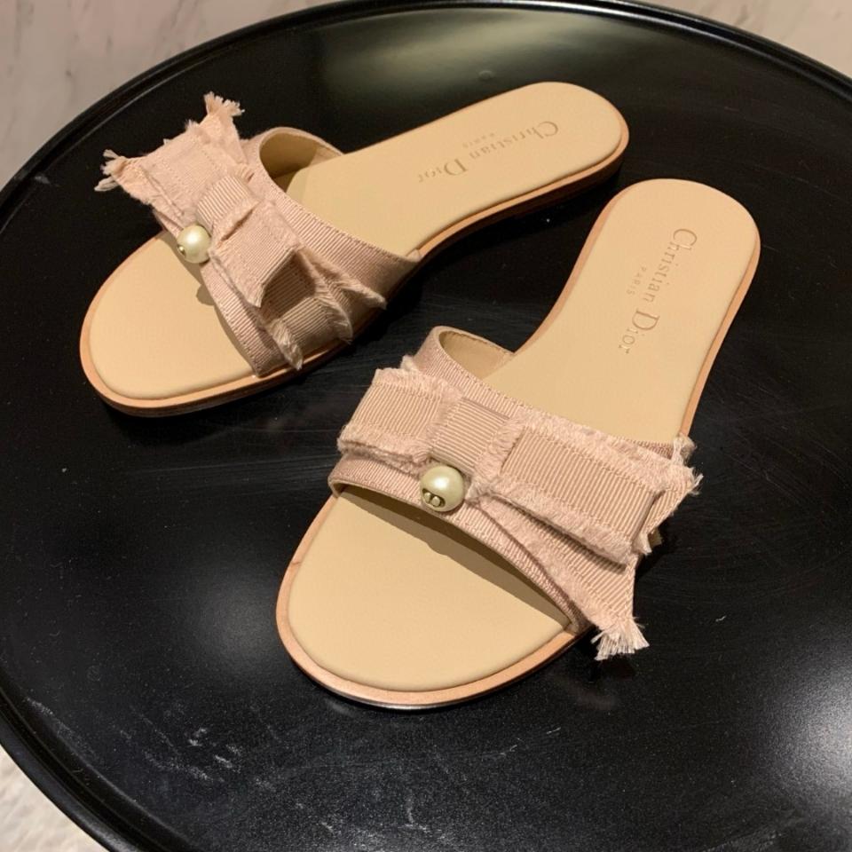 Dior Adiorable Slide
Nude Fringed Grosgrain
KCO282GGN -duoc-ban-tai-HVIP Shoes & Clothes