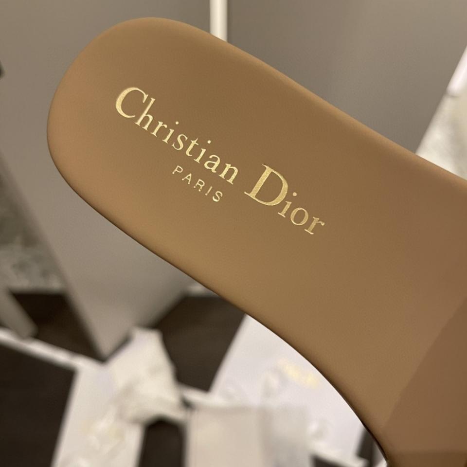Dior Dway Slide
Deep Blue Embroidered Cotton KCQ166ERC_S56B Sao chép-duoc-ban-tai-HVIP Shoes & Clothes