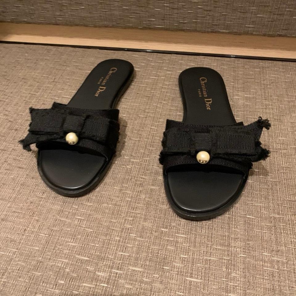 Dior Adiorable Slide
Black Fringed Grosgrain
KCO282GGN-duoc-ban-tai-HVIP Shoes & Clothes