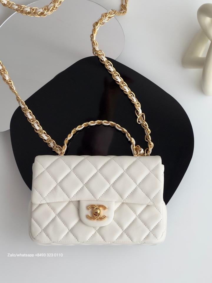 CHANEL MINI FLAP BAG WITH TOP HANDLE
Shiny Lambskin Gold-Tone Metal
White  C2 -duoc-ban-tai-Hvip Bags & Accessories