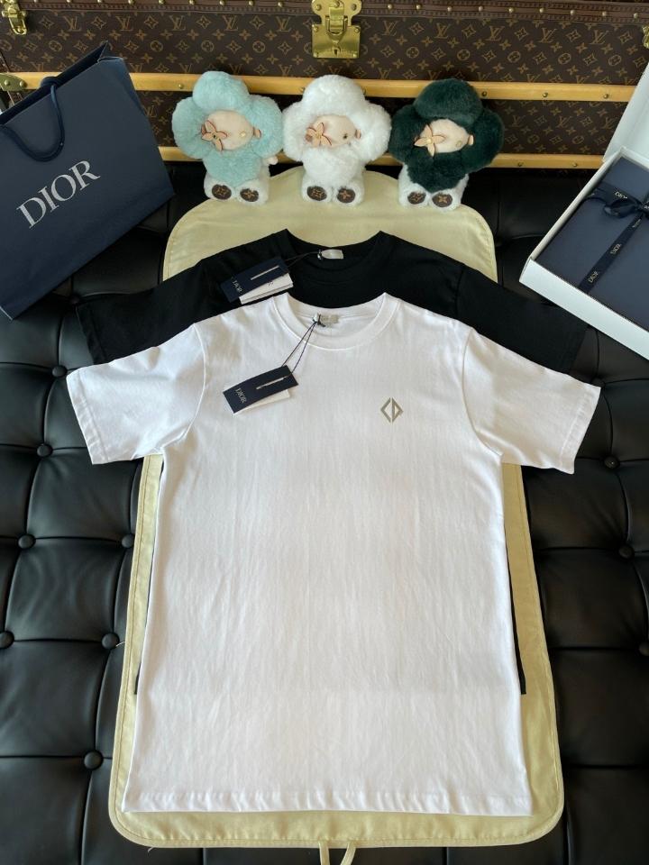 Dior CD Diamond T-Shirt, Relaxed Fit
Black Cotton Jersey 593J696A0554_C980 1-duoc-ban-tai-HVIP Shoes & Clothes