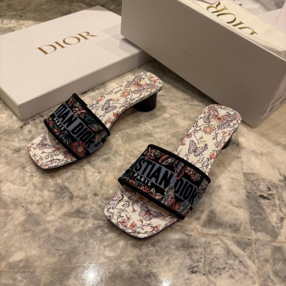 Dior Dway heels Slide 
Embroidered Cotton and White Multicolor Toile de Jouy Papillon Motif-duoc-ban-tai-HVIP Shoes & Clothes
