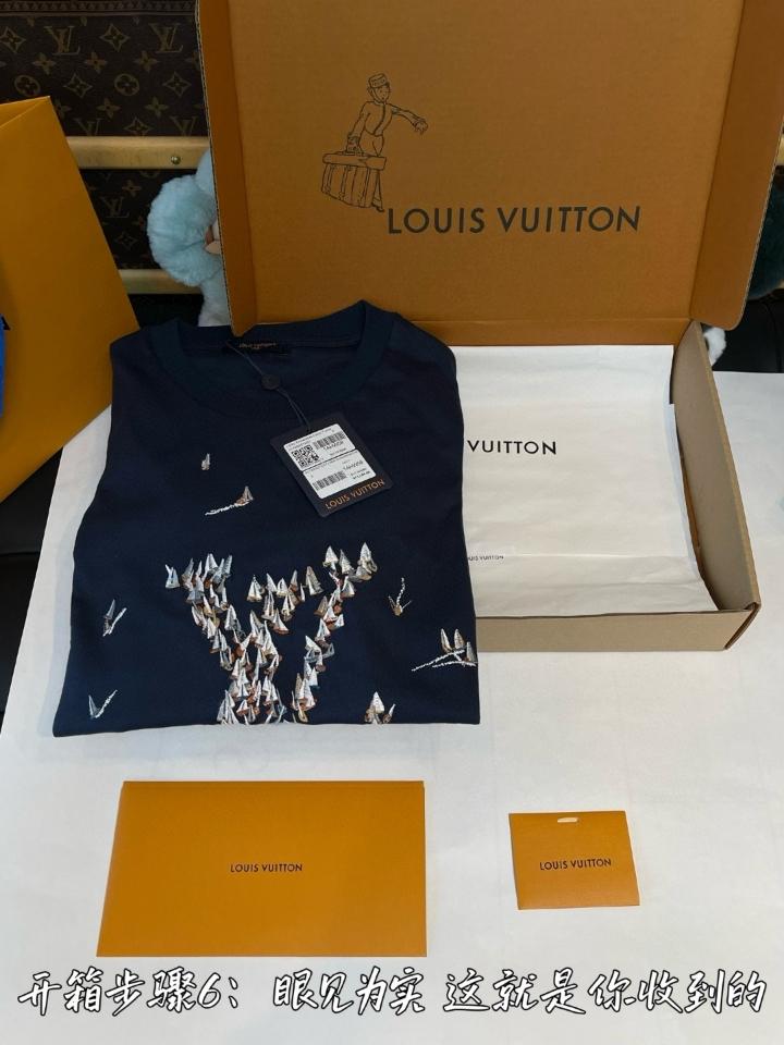 Louis Vuitton 1AHW60
Embroidered Cotton T-Shirt Sao chép-duoc-ban-tai-HVIP Shoes & Clothes
