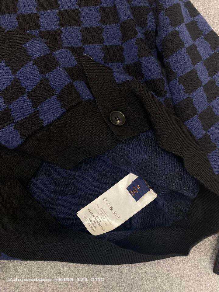 Louis Vuitton 1AFJRX

Wool Cardigan

Tur-duoc-ban-tai-Hvip Bags & Accessories