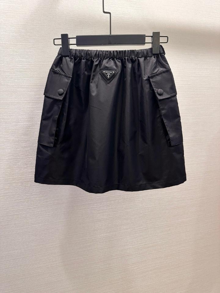 Prada
Re-Nylon miniskirt-duoc-ban-tai-HVIP Shoes & Clothes