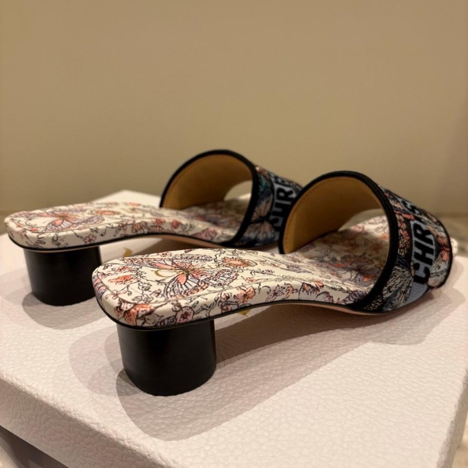 Dior Dway heels Slide 
Embroidered Cotton and White Multicolor Toile de Jouy Papillon Motif-duoc-ban-tai-HVIP Shoes & Clothes