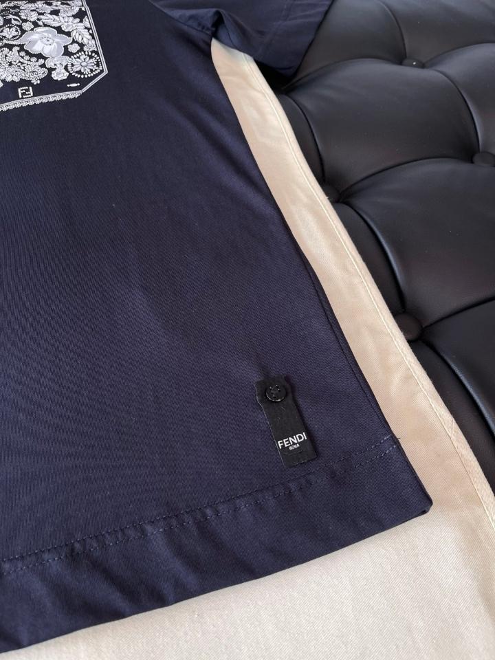 Fendi T-Shirt
Blue cotton T-shirt FY0936AV0PF0QA2-duoc-ban-tai-HVIP Shoes & Clothes