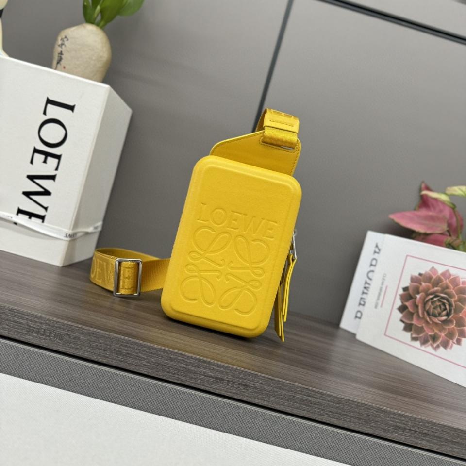 Loewe Molded Sling in smooth calfskin yellow Lw1 -duoc-ban-tai-Hvip Bags & Accessories
