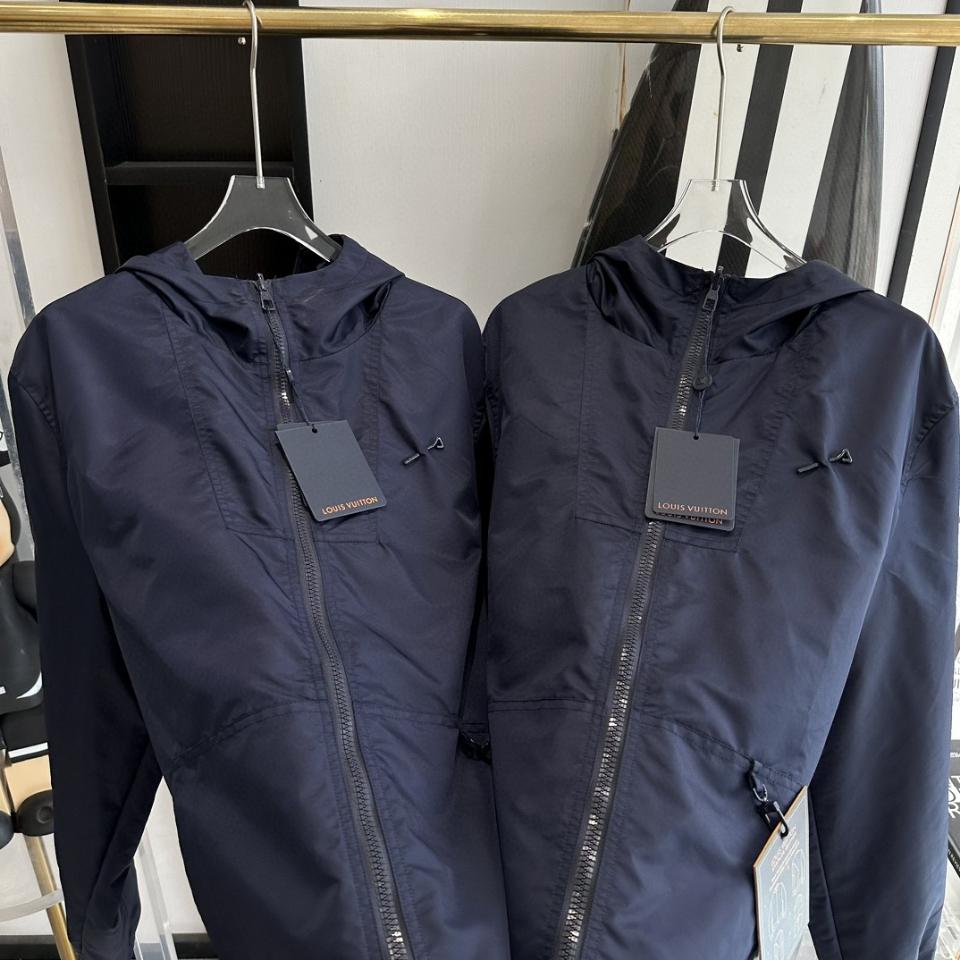 Louis Vuitton 1AGIPG
Nylon Windbreaker navy-duoc-ban-tai-HVIP Shoes & Clothes
