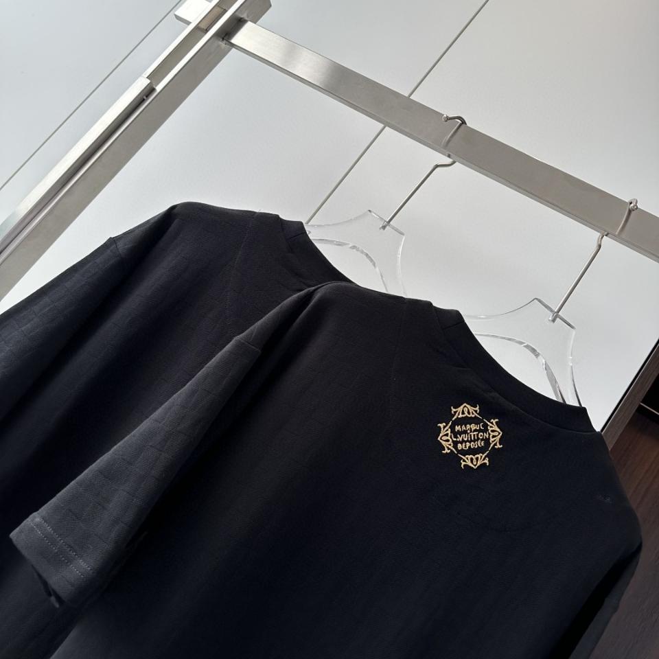 Louis Vuitton 1AHW20
Embellished Damier Pique T-Shirt-duoc-ban-tai-HVIP Shoes & Clothes