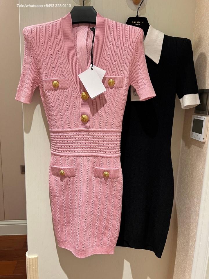 BALMAIN
V-Neck Short-Sleeve Strong-Shoulder Pointelle Knit Mini Dress pink CF0R6032KF24 V3-duoc-ban-tai-Hvip Bags & Accessories