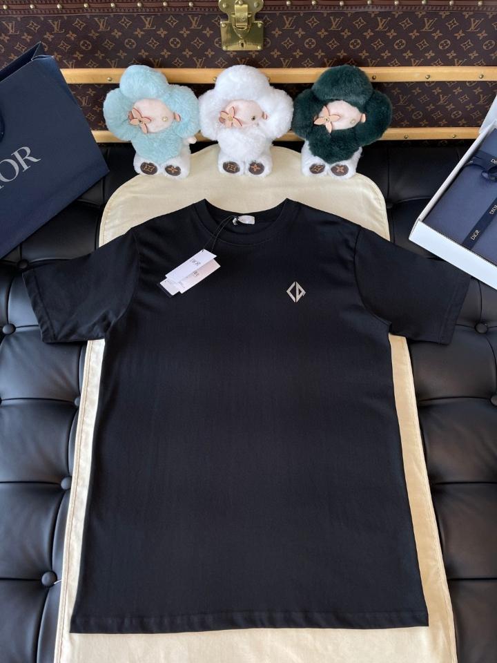 Dior CD Diamond T-Shirt, Relaxed Fit
Black Cotton Jersey 593J696A0554_C980 1-duoc-ban-tai-HVIP Shoes & Clothes