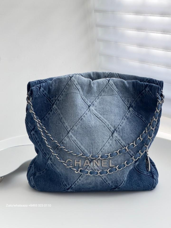 CHANEL 22 Small HANDBAG
Denim blue & dark-Tone Metal
Blue C2  -duoc-ban-tai-Hvip Bags & Accessories
