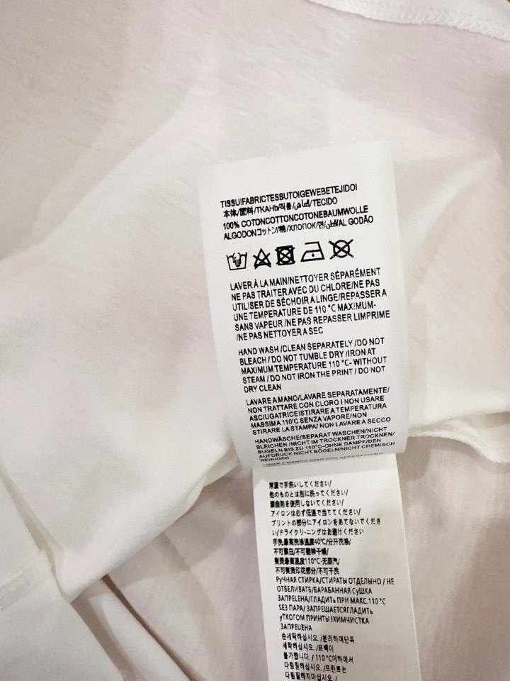 Ysl Saint laurent reverse t-shirt
NATUREL ET NOIR-duoc-ban-tai-HVIP Shoes & Clothes