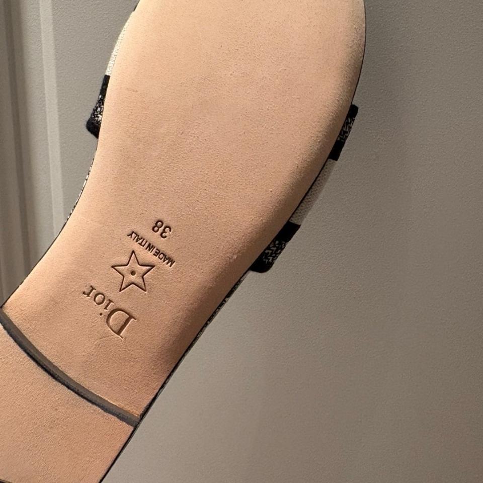 Dior Dway Slide 
White and Black Embroidered Cotton with Plan de Paris Motif KCQ209KPY_S15W-duoc-ban-tai-HVIP Shoes & Clothes