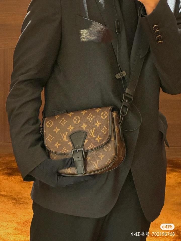 Louis Vuitton M47060 Montsouris Messenger PM​

Lv1-duoc-ban-tai-Hvip Bags & Accessories