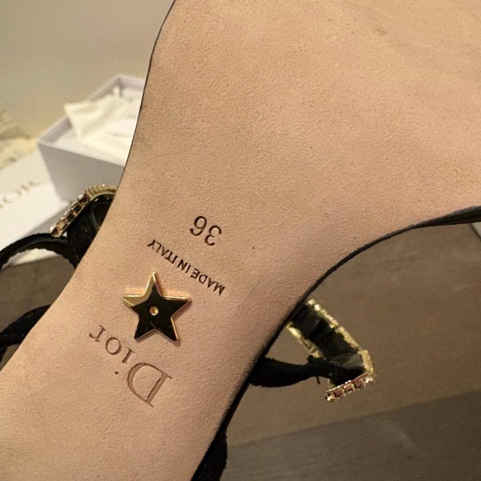 Dior Diorissime Heeled Sandal
Black Suede Goatskin and Silver-Tone Strass
KCO286VVV_S900-duoc-ban-tai-HVIP Shoes & Clothes