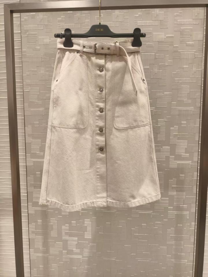 Dior Belted Skirt
Ecru Cotton Denim with Dior Oblique Interior
 522J72A3050_X0200-duoc-ban-tai-HVIP Shoes & Clothes