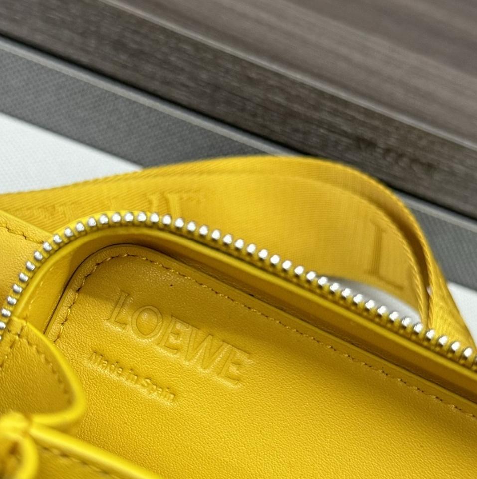Loewe Molded Sling in smooth calfskin yellow Lw1 -duoc-ban-tai-Hvip Bags & Accessories